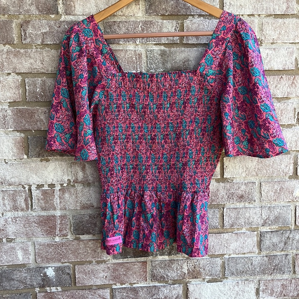 Simply Southern print top. Elasticized bodice with peplum. Size S 🌸